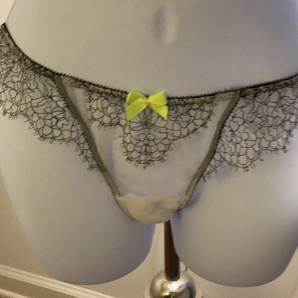 Victoria Secret Chantilly lace bra and bikini set - Picture 6 of 11
